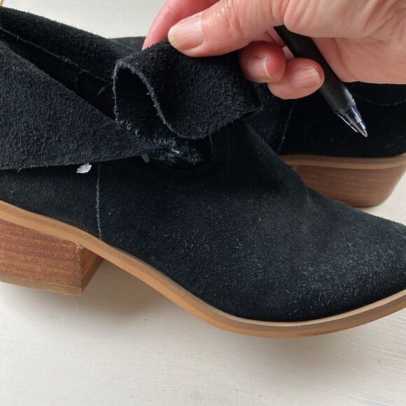 Steve Madden Black Suede Booties Size 7M Flaw - Picture 13 of 14